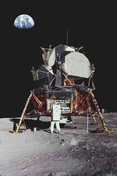 Аполлон 11 астронавт Луна 20 июля 1969 года американские астронавты впервые в истории оказались на поверхности Луны